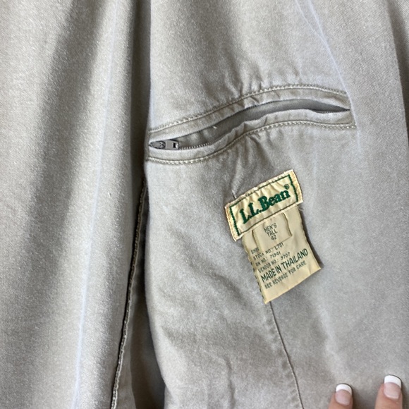 L.L. Bean Vintage Vintage L.L.Bean Coats 1912 Tan Pockets Inside Outside 42 tall - Picture 9 of 10
